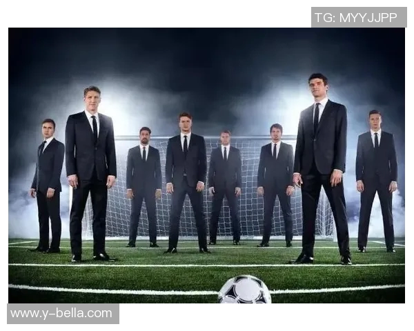 足球明星颜值合照大赏展现球场魅力与时尚风采的完美结合